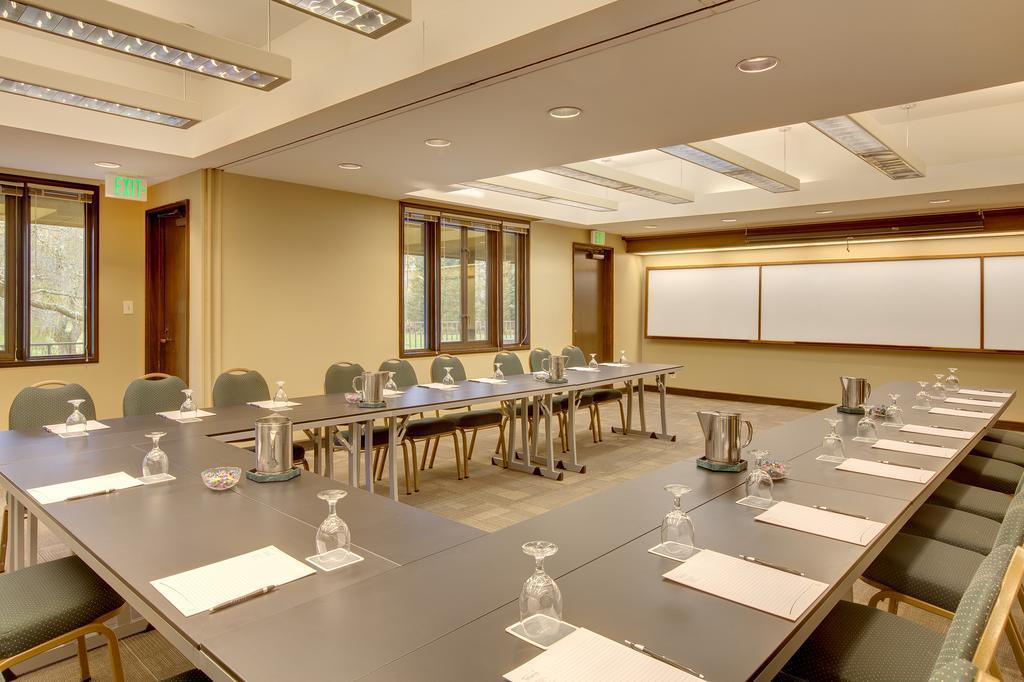 Отель Talaris Conference Center Сиэтл Экстерьер фото